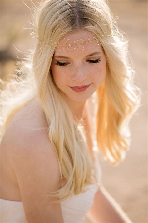 See more ideas about wire crown, headpiece diy, shell crowns. DIY Wire & Bead Crown