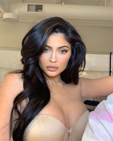 23, born 10 august 1997. Kylie Jenner Wiki, Age, Biography, Boyfriends, Family & More
