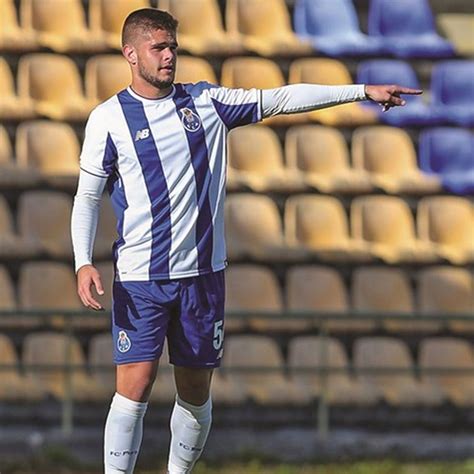 From wikipedia, the free encyclopedia. Diogo Queirós, estrelas da formação do FC Porto | Invicta de Azul e Branco