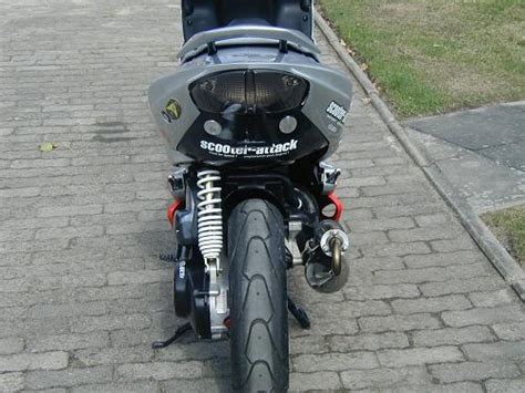 Eenvoudige montage op je koplampglas dmv plakstrips. Heck Speedfight 2 - SCOOTERTUNING - Roller Forum & Community