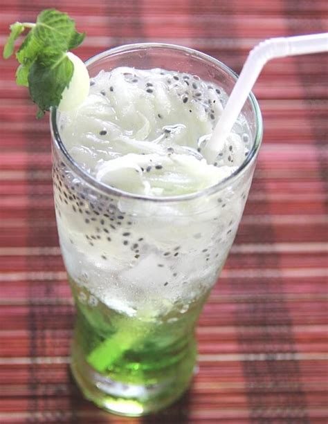 Hal pertama yang harus di lakukan yaitu membuat sirup. Cara Membuat Es Timun Serut Tanpa Sirup / Resep Es Timun ...
