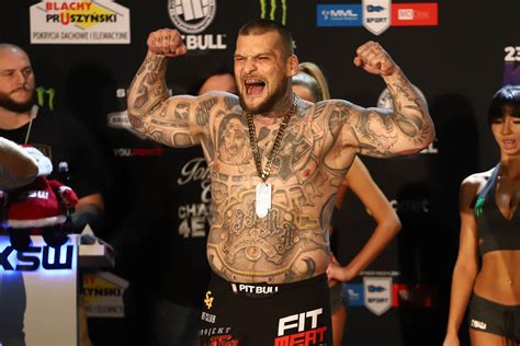 Popek miał zmierzyć się z patrykiem kizo wozińskim w walce wieczoru na fame mma 9, ale na. Fame MMA 7. Bukmacherzy: "Popek" zdecydowanym faworytem ...