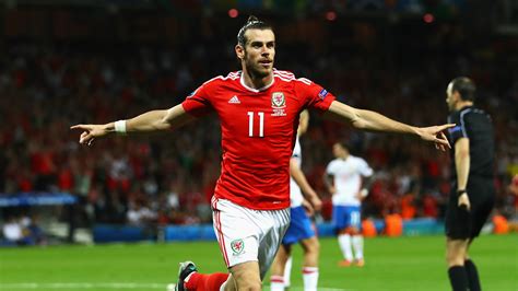Trên báo chí, gareth bale thừa nhận đt xứ wales đang bị dư luận xem là cửa dưới ở cuộc đối đầu với đan mạch. Gareth Bale Russia V Wales Euro