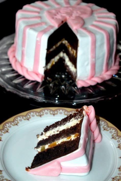 Der kuchen ist schnell und einfach gemacht und sehr saftig und lecker. Schoko-Aprikosentorte mit Fondant - SarahsBackBlog ...