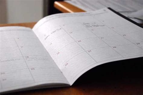 Cara penetapan tarikh permulaan puasa bulan ramadhan adalah berdasarkan kepada rukyah (melihat anak bulan) dan hisab (pengiraan cara matematik dan astronomi). √ Jadwal Puasa 2019 Dari Awal Mulai Sampai Hari Raya Idul ...