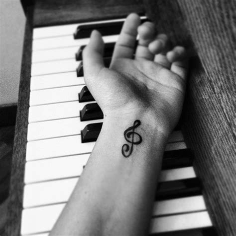 Mio padre, con la tromba in mano mia madre ascolta piano piano, da. PISTACCHIO E NOCCIOLA: GIADA, LA MUSICA NEL CUORE...