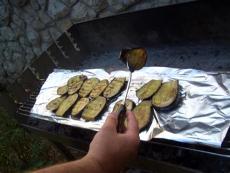 Du musst die eierfrucht jedoch nicht schälen. Gemüse-Auberginen gegrillt - Rezept mit Bild - kochbar.de