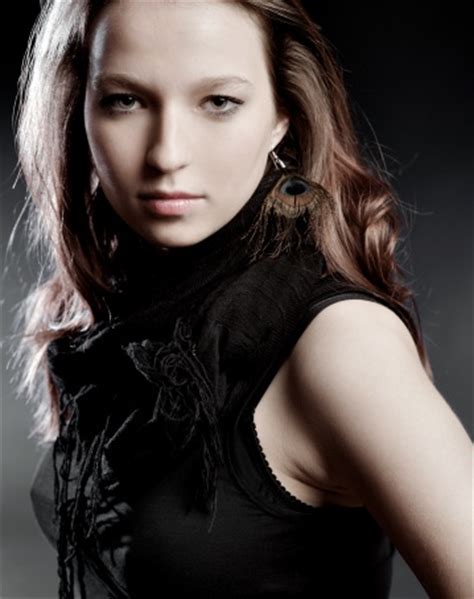 Pro přidání biografie k tvůrci. Berenika Kohoutová | Imagebank | 77cm
