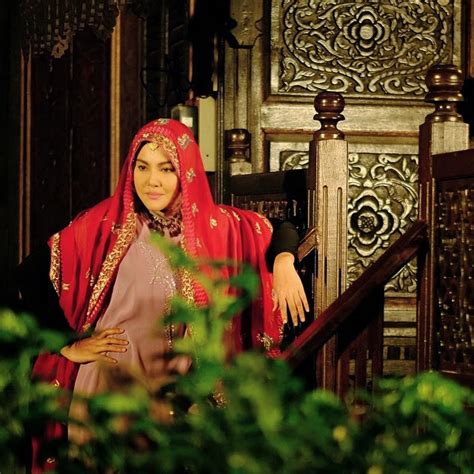 Pak akob mula memasang strategi, sekiranya dia berjaya membawa pasaran bedak sejuk mak cun ke luar negara, barulah mak cun akan menikah. Drama Mak Cun (TV3) ~ KILANG VIDEO 2019/2020