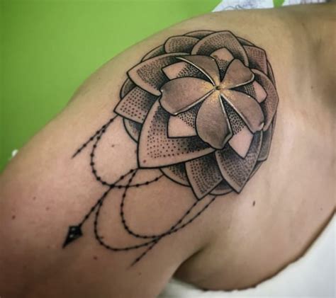 Nel simbolismo buddista, il significato più importante del fiore di loto è la purezza del corpo e dell'anima. Tatuaggi tribali: i disegni più belli da realizzare