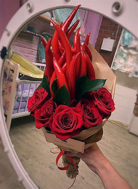 Le celebrazioni iniziano il primo sabato di maggio con la fiorita dei bambini. Piccoli Fiori Bianchi Per Composizione Floreale / Pin su ...