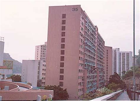 前往方法： 公交路線：1（ 尖沙咀碼頭 » 竹園； 經：旺角）、1a（尖沙咀碼頭 » 中秀茂坪；經：旺角、觀塘）、9（尖東（麼地道） » 彩福邨. 懷舊秀茂坪齊貼秀茂坪老照片 - 香港高登討論區