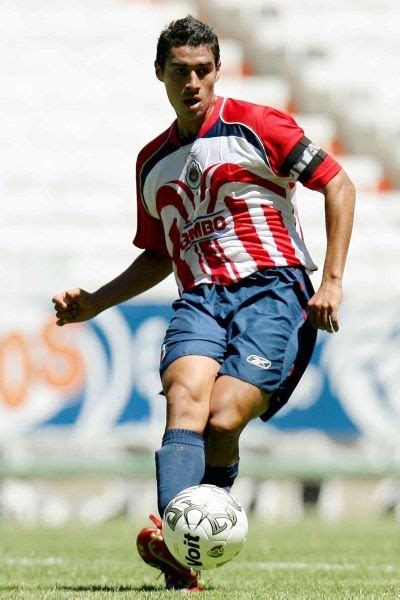 Para mi el mejor jugador jóven es el pato araujo de las chivas ya que a su corta edad de 18 años ya es titular de chivas y maneja una de las posiciones mas dificles del futbol que es medio de contención que consiste en recibir balones y distruibuirlos para crear jugadas, ademas ya fue campeón del. Patricio Araujo | El BLOG FUTBOLERO