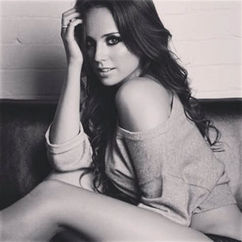 Su fiel compañera es desde hace casi un año la hermosa presentadora de tv inglesa; Polly Parsons, la belleza explosiva novia de Thomas Vermaelen