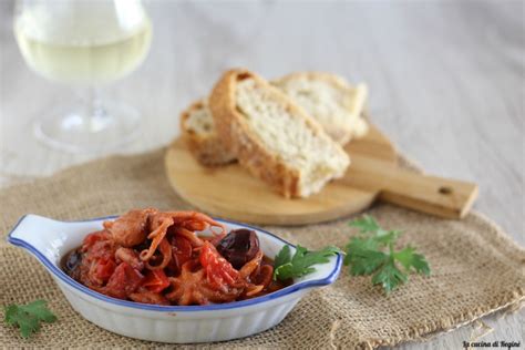 Il sugo, in cui vengono cotti i polipetti o i moscardini, diventa ricco di sapore e, la pasta. Polpi alla luciana ricetta napoletana | Ricetta ed ...