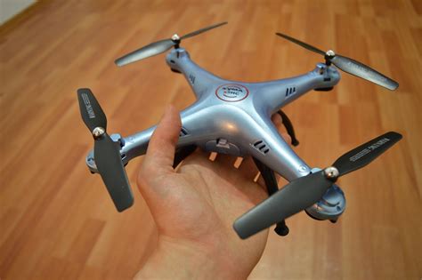 Harga drone ini sangat murah, tetapi, baterainya hanya bisa bertahan selama 6 menit. 7 Drone Murah dan Terbaik untuk pemula dibawah 800 Ribu ...