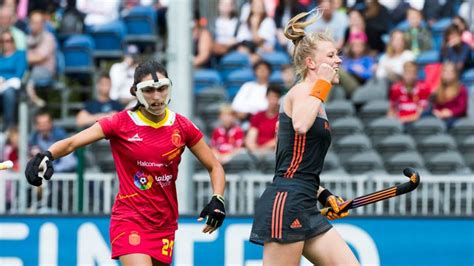 Het seizoen was dan ook net voorbij en hockeyen kwam even op een zijspoor. Hockeyvrouwen naar halve finale Hockey World League na ...