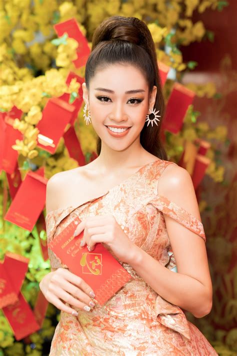 Dù lập kỷ lục giành được số phiếu bầu cao lịch sử tại miss universe cũng như có phần trình diễn xuất sắc nhưng may mắn chưa. Hoa hậu Khánh Vân "mở hàng" đầu năm mới với vai trò MC ...