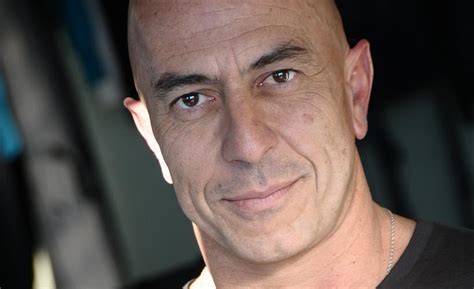 He is an actor and writer, known for finché c'è ditta c'è speranza 3 (2001). IL 1° MARZO E' NATO IL GRANDE ROBERTO CIUFOLI - BOLLICINE VIP