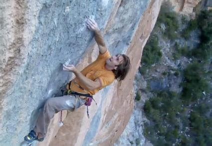 We did not find results for: Chris Sharma: 9b und 9a+ an einem Tag | Bergsteigen.com