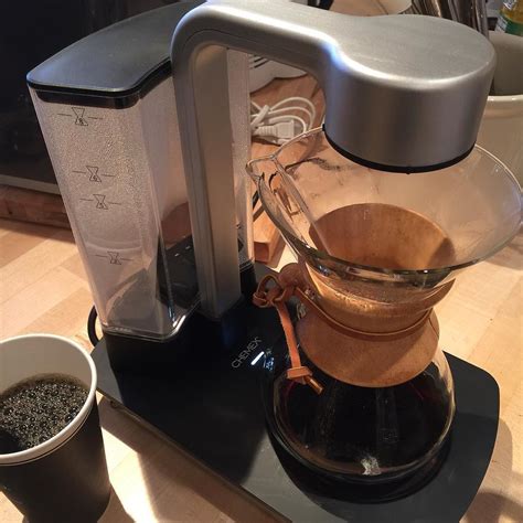 Pour a little water over the grounds to saturate them and wait for about half a minute. Just tried the new Ottomatic Chemex coffee maker ...