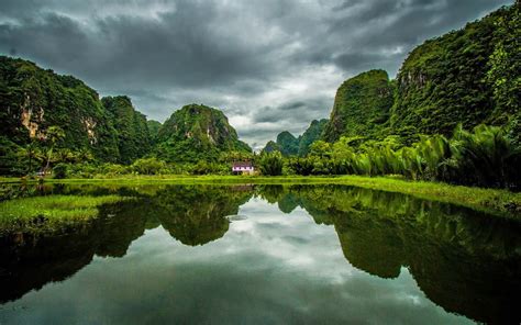 Menariknya lagi, rammang rammang ini termasuk kawasan karst atau batuan kapur paling besar di dunia ketiga setelah tsingy madagaskar dan shihlin. Rammang-Rammang, Eksotisme Hamparan Taman Hutan Batu yang ...