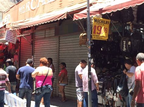 Na rua uruguaiana, no centro do rio de janeiro. Jorge Schweitzer: Megaoperação policial fecha Camelódromo ...