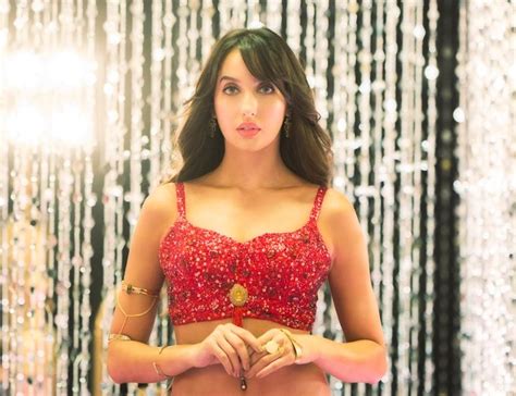 The song is sung and performed by nora fatehi and rayvanny. Nora Fatehi to join Salman Khan's 'Bharat' - The Indian Wire