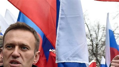 Alexei navalny says he will fly back on 17 january, months after he was sent to lyubov sobol had earlier turned up at the home of an agent alexei navalny says helped poison. Aleksej Navalnyj döms till fängelse i 30 dagar | SVT Nyheter