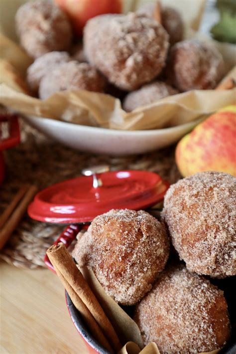 It has a nice distribution of glaze, a fluffy texture, and is not too greasy. Apple Cider Donut Holes (Fried, No Yeast)