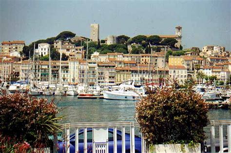 Jun 14, 2021 · wer braucht schon cannes, wenn er berlin im sommer haben kann? Cannes - die idyllische Stadt an der Côte d'Azur