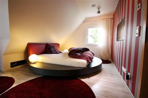Aufbewahrungsmöglichkeiten für das damit sich im gemeinsamen schlafzimmer beide wohlfühlen, braucht es praktische lösungen. Wohnidee Schlafzimmer 7 » RAUMAX