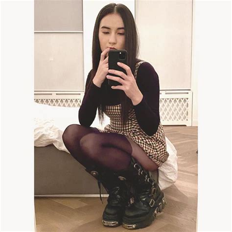 Jessie mei li never thought they'd be sitting here. 6,282 вподобань, 72 коментарів - Jessie Mei Li (@jessie_mei_li) в Instagram: «Stomping along to ...