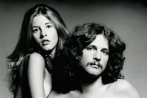 Lindsey buckingham was on the artist 100 chart for 2 weeks. The Day Lindsey Buckingham and Stevie Nicks Both Joined ...
