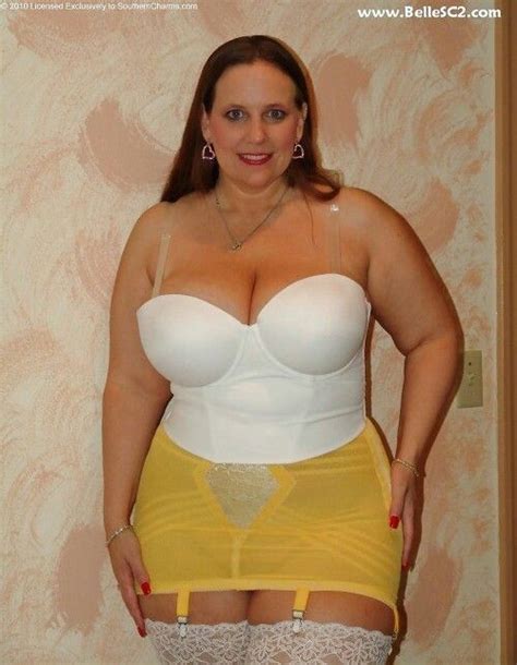 Mature & milf fattie in the metro. Pin auf Curvy