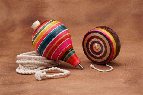  todos los pañuelos se agarran de una esquina para luego amarrarlos de la cuerda. Juegos tradicionales de México para divertirse en familia ...