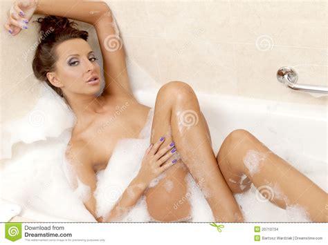 Tina zieht nurdie feinstrumpfhose in bronze an. Sensual Sexy Girl Relaxing In Bath Foam Stock Images ...