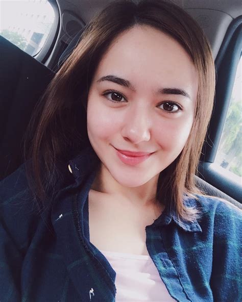 Hannah delisha pakai pyjamas satin ketat. Gadis Melayu Paling Cute Hannah Delisha | Azhan.co