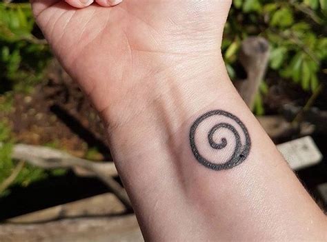 A single maori twist represents path of life. another koru small tattoo for my ankle or wrist | Koru ...