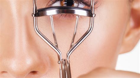 Whether i liked the price or not, this was the only eyelash curler that truly impressed me in terms of how well it curled my lashes. Choose the Best Eyelash Curler: Mechanical or Heated
