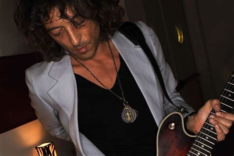 Federico poggipollini (bologna, 26 marzo 1968), è un chitarrista e cantautore italiano. Federico Poggipollini:«Io, rocker addolcito»