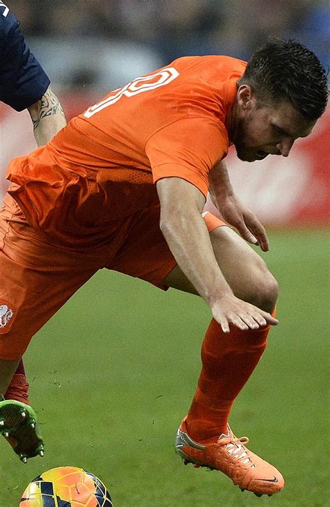 Eddig 1503 alkalommal nézték meg. The Netherlands hit with big injury blow on World Cup eve after Kevin Strootman tears knee ligament