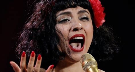 Mon laferte devolvió sus gaviotas porque no quería venir a celebrar un festival. Viña del Mar 2020: Mon Laferte envía fuerte mensaje ante ...