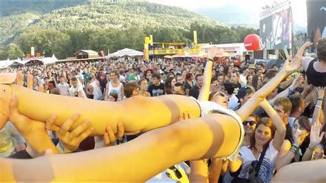 Nach ein paar wenigen tropfen schien die sonne wieder. Open Air Gampel 2014 - Heisse Party, crazy Dudes und Stage ...