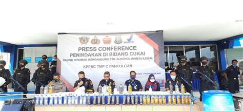 * berkoordinasi dengan pihak bea & cukai terkait untuk proses pengeluaran. Bea Cukai Pantoloan Gencar Tindaki BKC Ilegal Berupa Minuman Alkohol | SULTENGNEWS.com