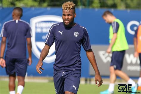 Initialement, sa présence dans le bus était attendue, mais le club a. Aaron Boupendza passe la visite médicale cet après-midi | Girondins4Ever