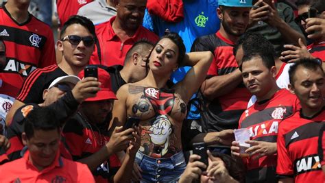 O flahoje é um portal eletrônico de notícias voltado exclusivamente os torcedores do flamengo. Torcedora do Flamengo vai seminua para jogo e com 'camisa ...