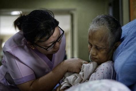 Penampilan mawang membawakan lagu andalannya kasih sayang kepada orang tua di klb indonesia viral ambyar tonton. 16 Tahun Dicampak Ke Rumah Orang Tua, Ibu Ini Masih Tunggu ...