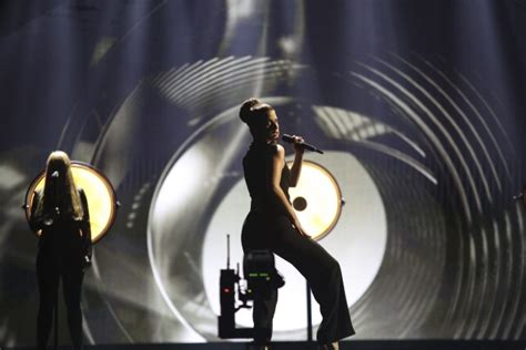 Στο ιδιο μηκοσ κυματοσ και οι ομολογοι του τησ ιταλιασ και τησ τουρκιασ. Eurovision 2015 - Τελικός: Φώτα και καπνός για τη Γερμανία!