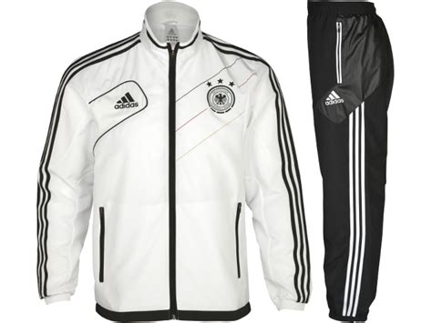Es ist früh am morgen, der wecker hat soeben geklingelt und eigentlich wollte man sich direkt anziehen und zum. Deutschland Adidas Trainingsanzug (12-13)